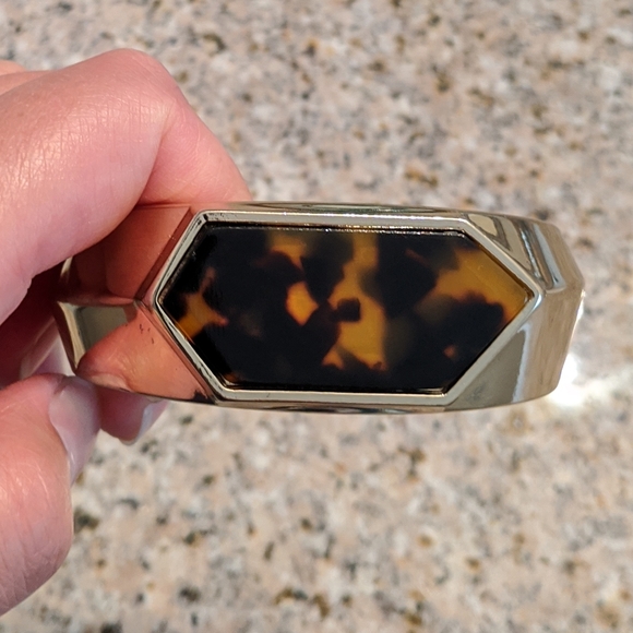 Tortoiseshell Hinge Bracelet - Picture 3 of 4